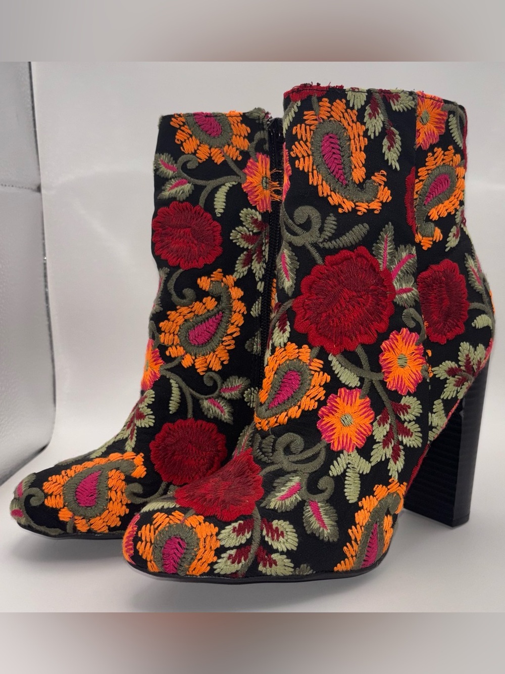 Wild Diva Lounge Embroidered Floral Tapestry Ankle Boots 6.5
